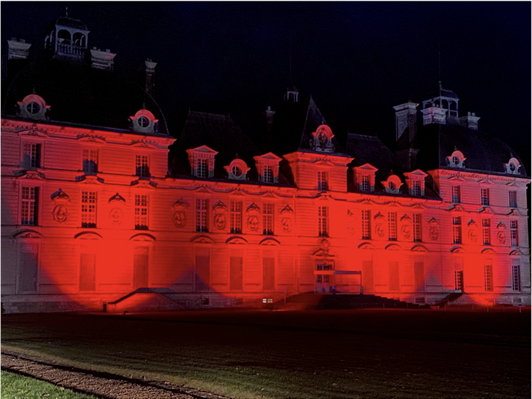 Le Château de Cherverny au couleur de Septembre Rouge. Copyright : Château de Cheverny