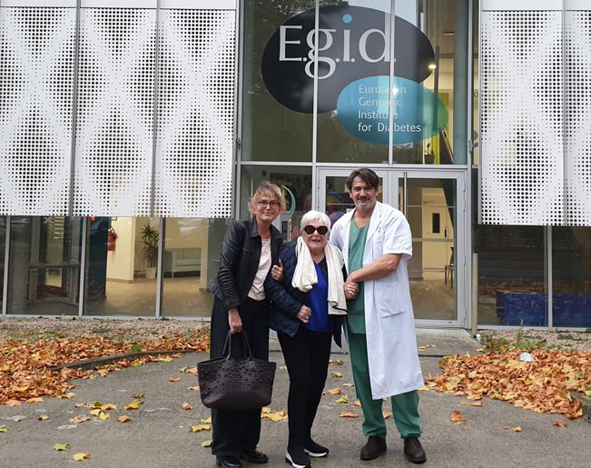 Madame Claude CHIRAC, Madame Line Renaud et le Professeur François PATTOU devant l’institut de recherche EGID (European Genomic Institute for Diabetes)