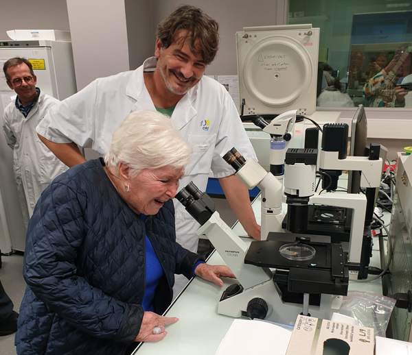 Docteur Valéry GMYR, Madame Line Renaud  et le Professeur François PATTOU dans le laboratoire de l’Unité Mixte de Recherche 1190 (EGID) « Recherche Translationnelle sur le diabète »